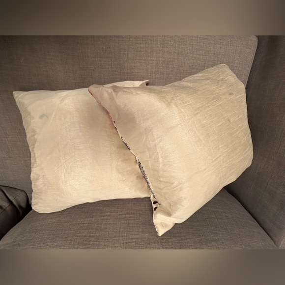 Cut Velvet Medallion on Taffeta Fabric Accent Pillow COVER ONLY
#0911248B - Picture 7 of 11